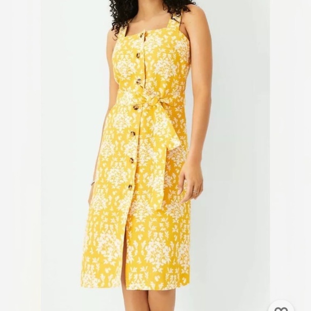 Beautiful overall dress for summer. Super comfortable! Comes with belt